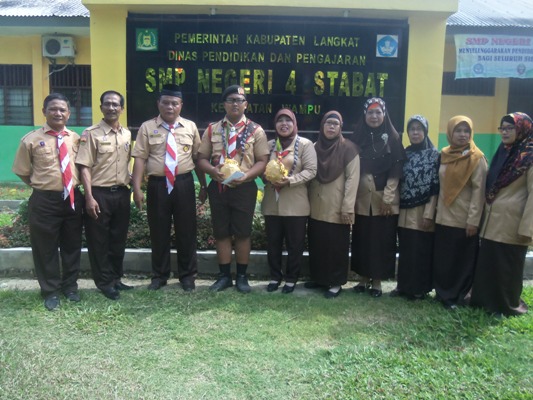 Kasek SMPN 4 Lepas Siswa Ikuti Jambore ke Cibubur