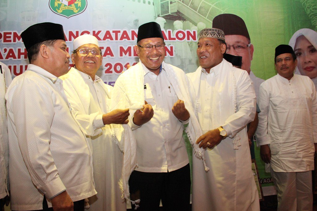 Akhyar Berangkatkan 1.854 Calhaj Asal Kota Medan
