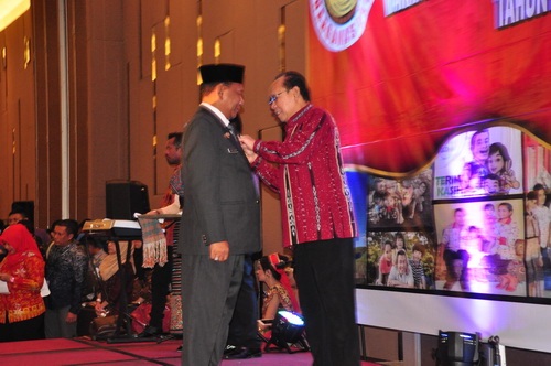 Bupati Labura Terima Penghargaan Manggala Karya Kencana