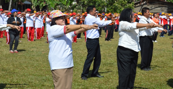 Wabup Karo Melaksanakan Perlombaan Senam Lansia