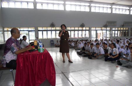 Kejatisu Penyuluhan Hukum kepada Pelajar Dwiwarna