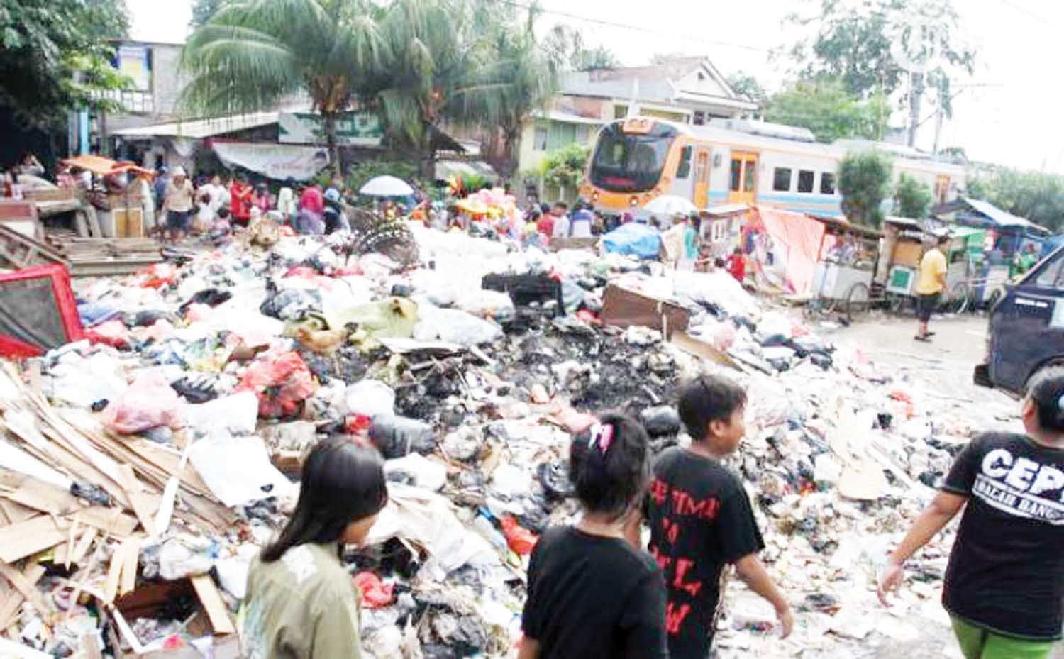 Banjir Sampah Kota Medan Hanyutkan Adipura