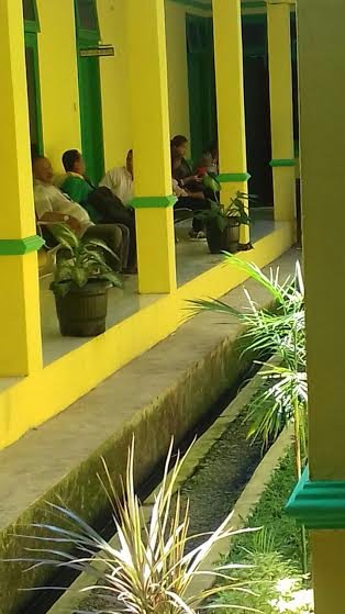 Kades Se-Kecamatan Pantai Cermin Temani Istri diperiksa di Kejari Sergai
