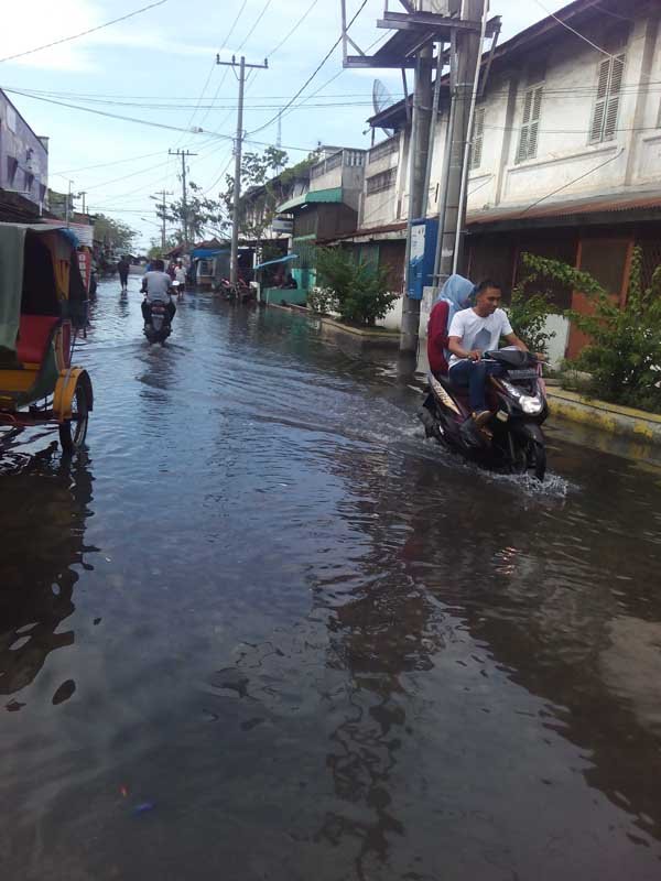 Ratusan Rumah Warga Belawan Terendam Air Pasang