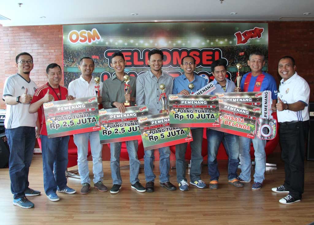 Telkomsel Serahkan Hadiah Kompetisi Digital Telkomsel League 2016