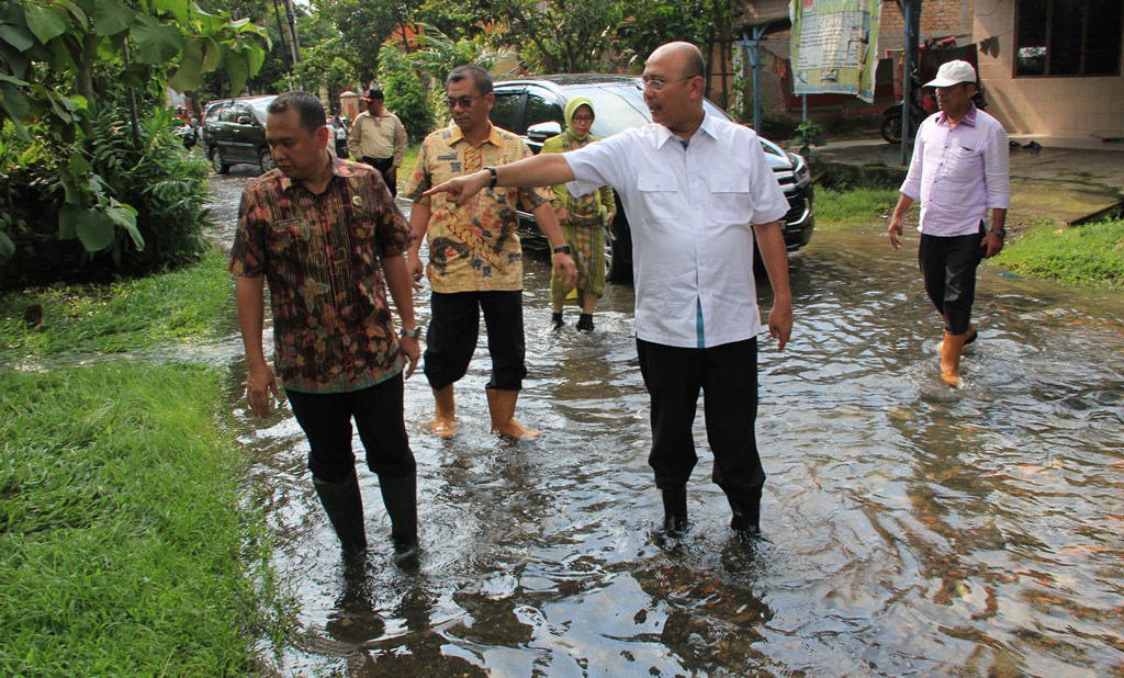 Wali Kota Tinjau  Lokasi Banjir Di Medan Selayang
