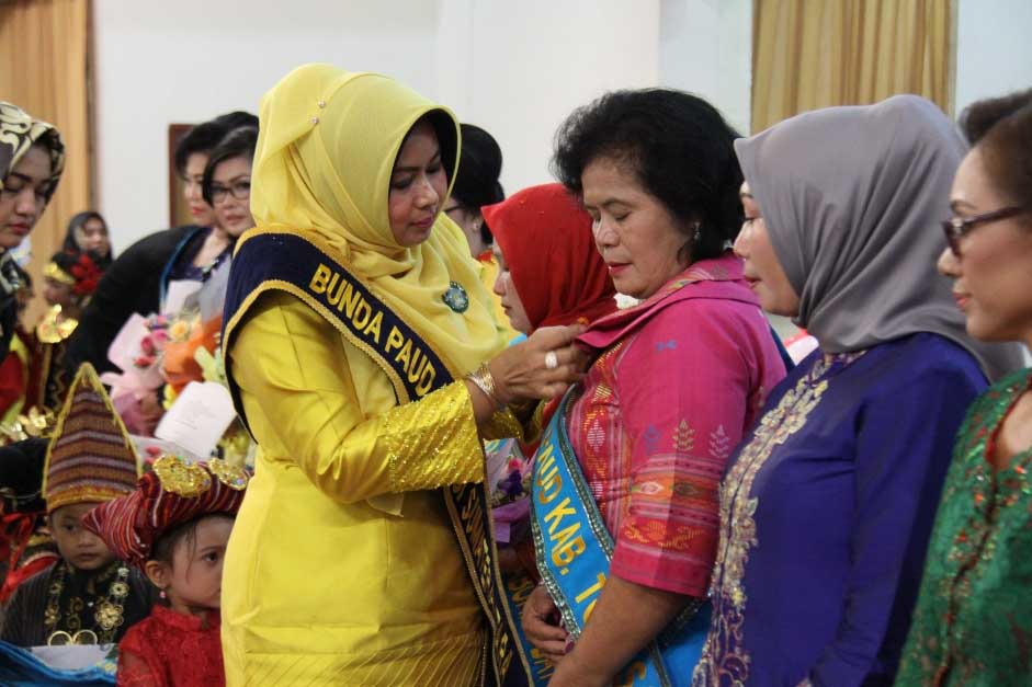 Evi Diana Kukuhkan 13 Bunda Paud Kabupaten/Kota