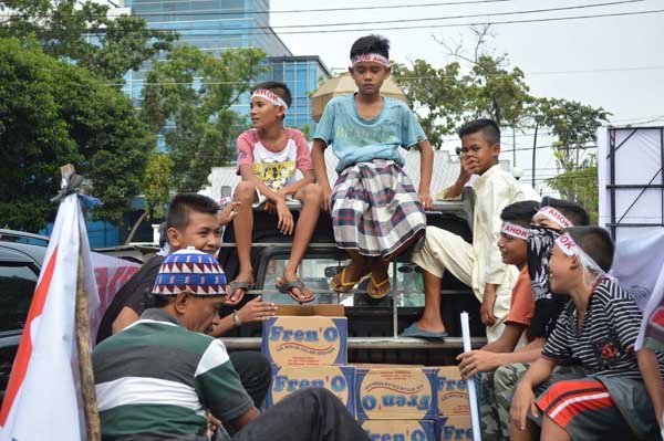 Ratusan Anak Ikut Demo Ahok