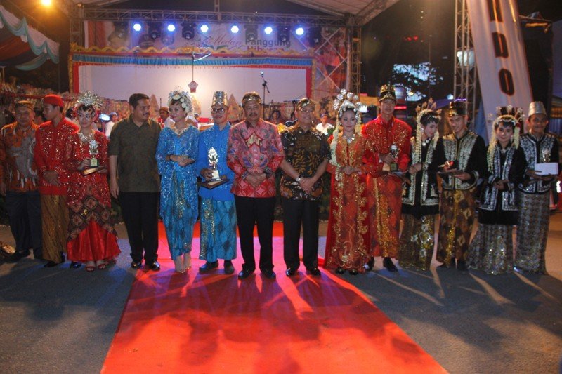 Pertunjukan Wayang Orang & Kulit Pukau Pengunjung dan Turis