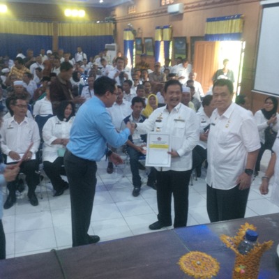 OK Arya Serahkan Tax Amnesty Pajak