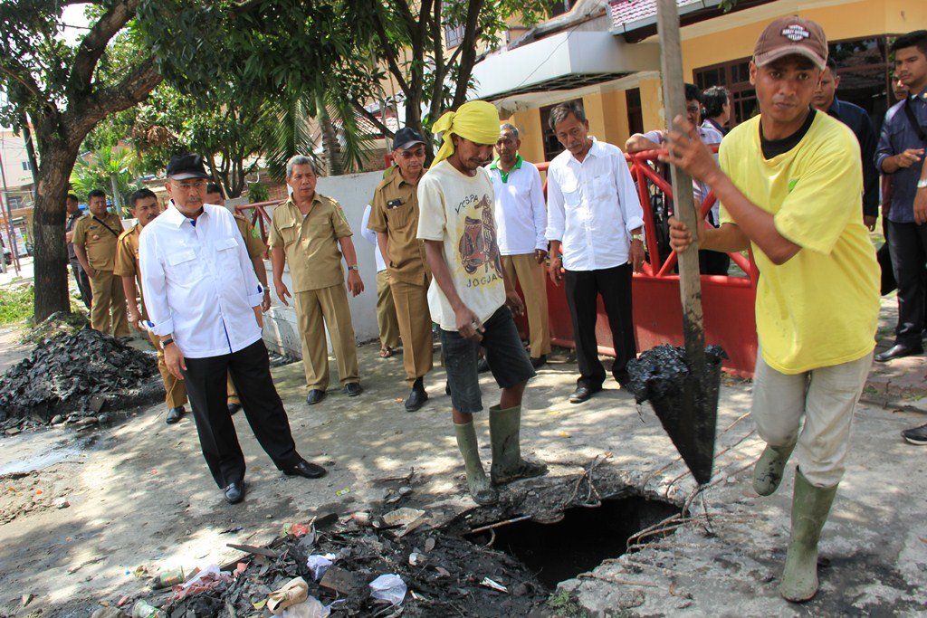 Parit Jln Abdullah Lubis Banyak Tersumbat