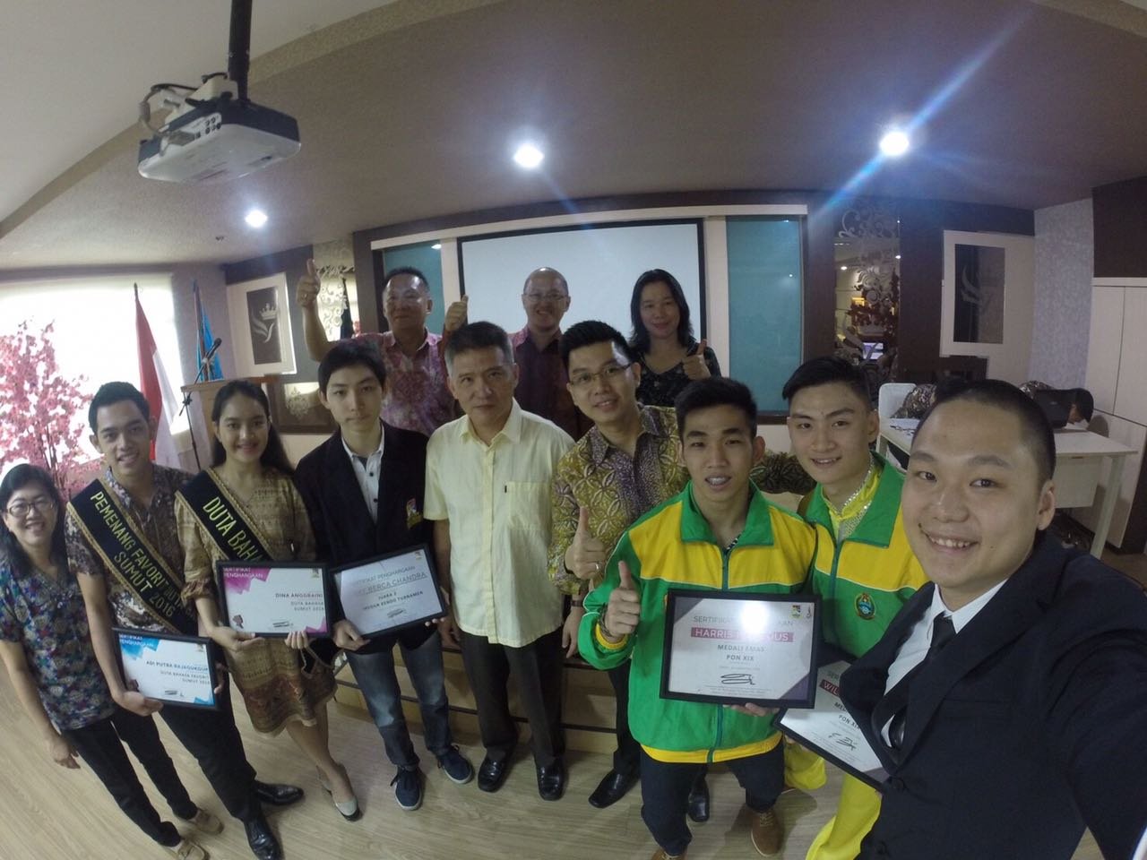 UNPRI Berikan Penghargaan dan Beasiswa Kepada Atlit Wushu