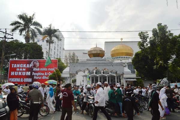 Ribuan Umat Muslim Minta Ahok di Penjarakan