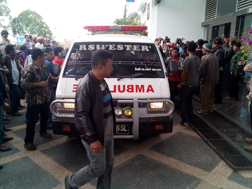 Ratusan Pengungsi Sinabung Demo, 1 Tewas