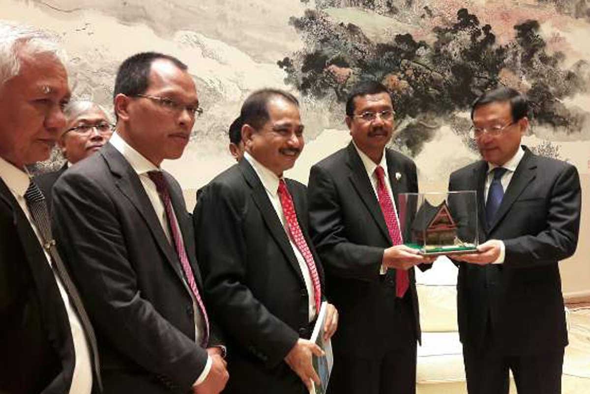 Menpar Dan Gubsu Ke Hangzhou Kembangkan Wisata Danau Toba