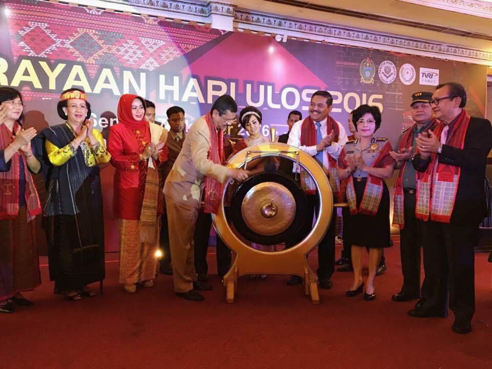 Erry Harapkan Ulos Mendunia