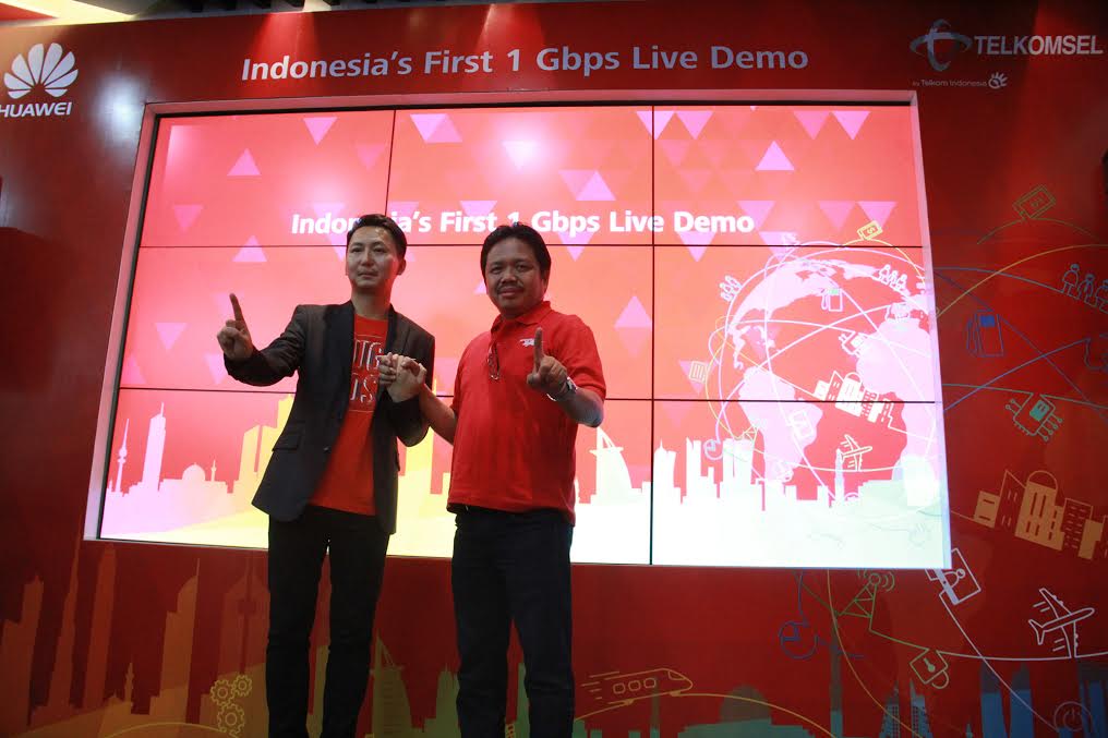 Telkomsel dan Huawei Uji Coba Teknologi Seluler 1 Gbps