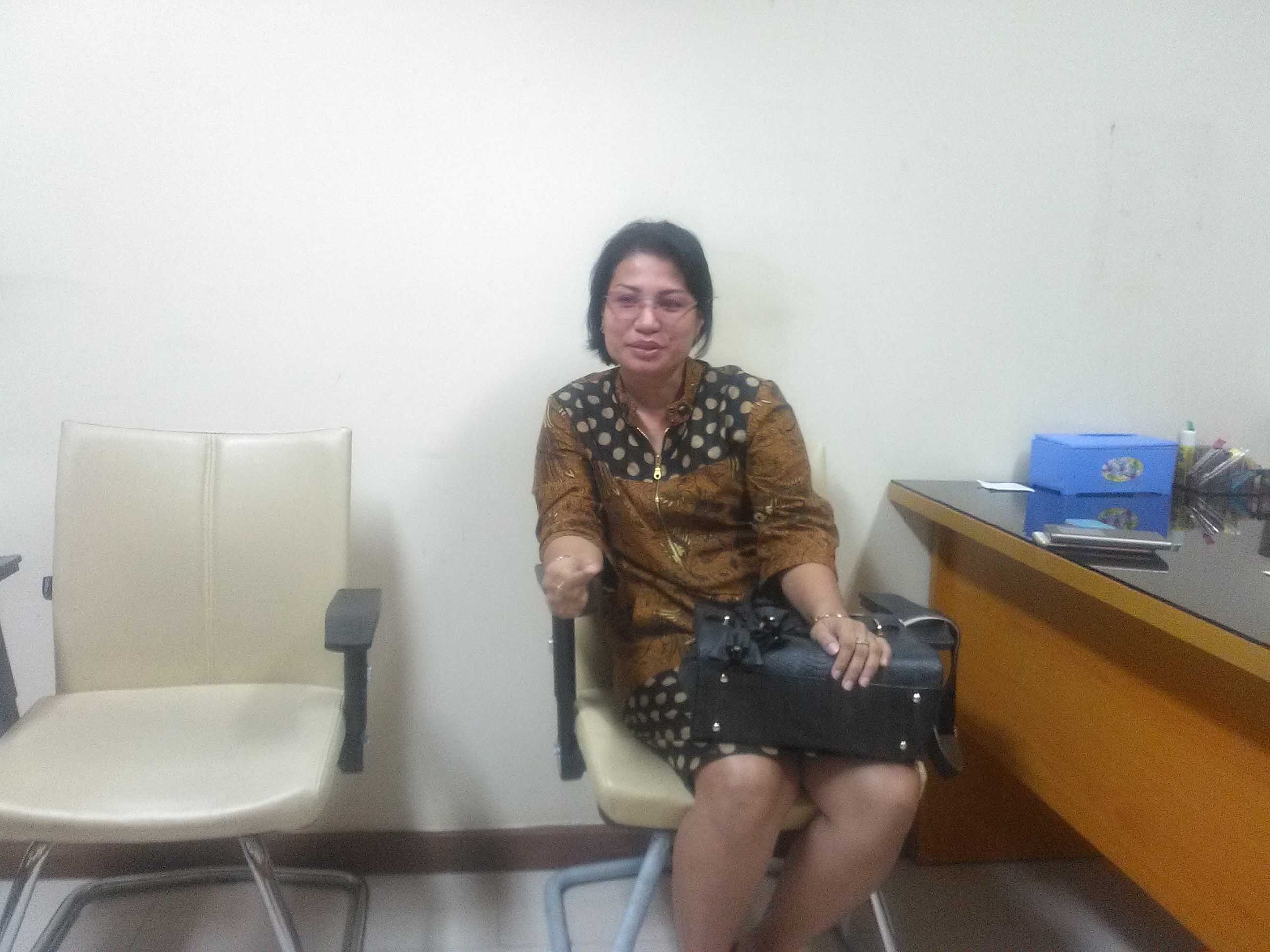 Dameria Br Pangaribuan SE  Jadi PAW Alm Efendy Panjaitan