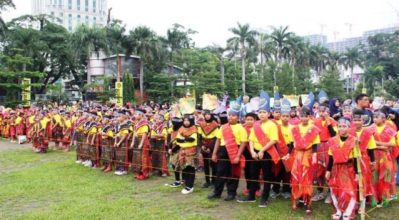 Lomba Festival Tari Kolosal Batak Warnai Car Free Day