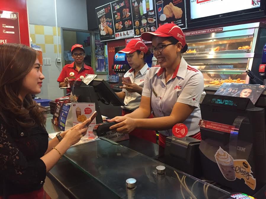 Telkomsel Traktir Pengguna T-Cash di KFC