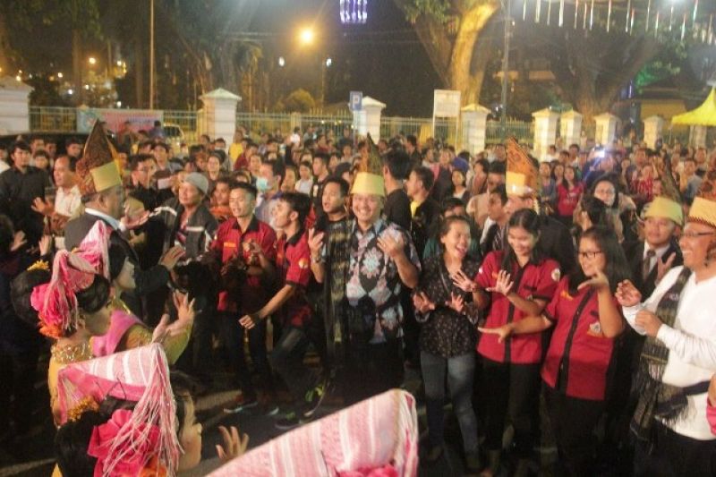 Rondang Bintang Panggung Hiburan Rakyat Pukau Ratusan Penonto