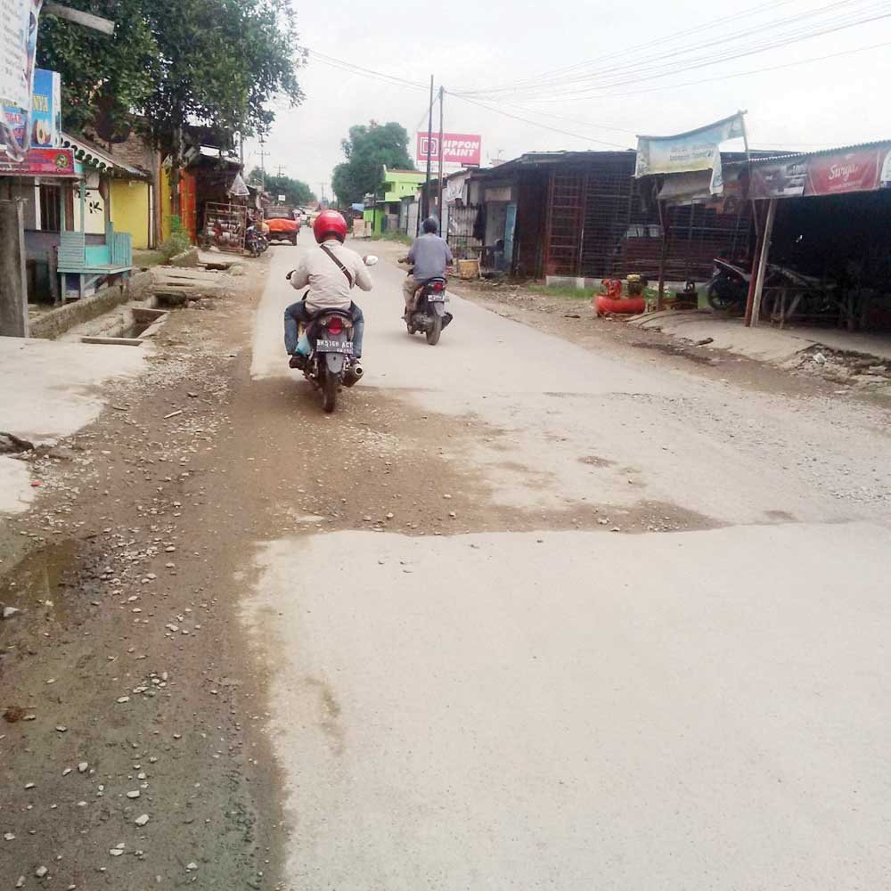 Pengaspalan Jalan di Tembung Amburadul, Dinas PU Deliserdang Mencela-mencele