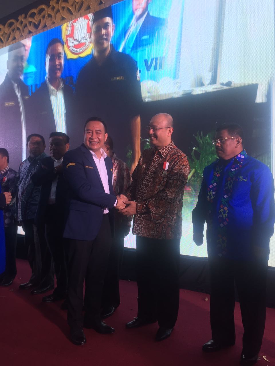 Eldin Terima Anugerah Pembina Umum Terbaik Karang Taruna 2016