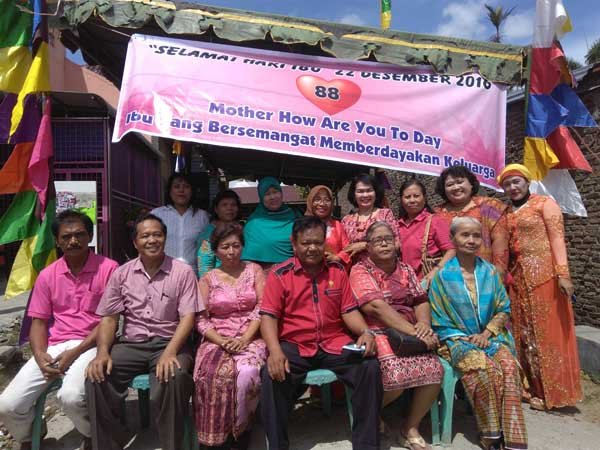 Bertepatan Hari Ibu dan Natal, Koperasi Srikandi Juang Gelar Pasar Murah