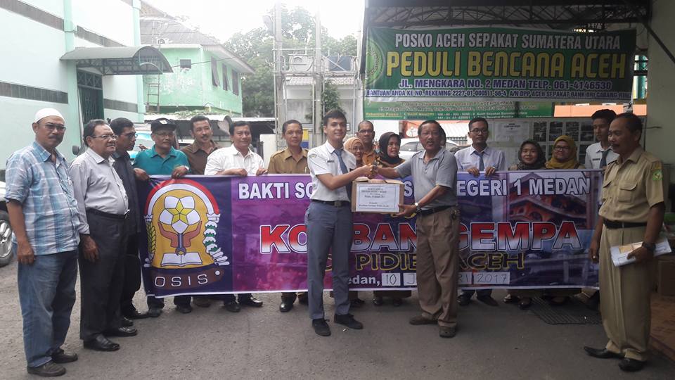 SMAN 1 Medan Beri Bantuan ke Korban Gempa Aceh