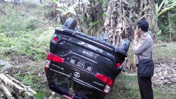 Mobil Pasangan Sejoli  Terjun ke Jurang