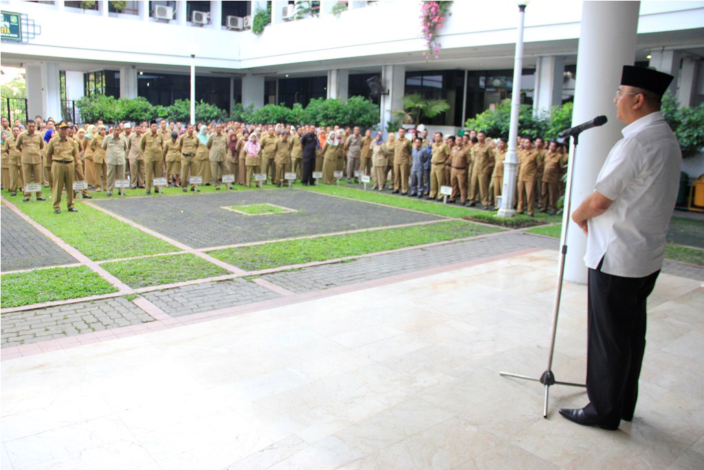Wali Kota Pimpin Apel Pagi Hari Pertama Kerja 2017