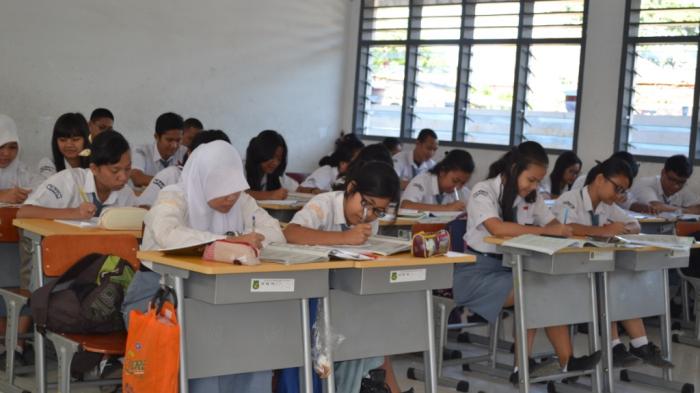 Siswa dan Orangtua Jangan Khawatir Jika SMA Ditangani Pemprov