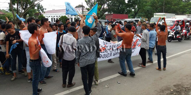Mahasiswa Paluta Minta Kejatisu Tangkap dan Adili Bachrum Harahap
