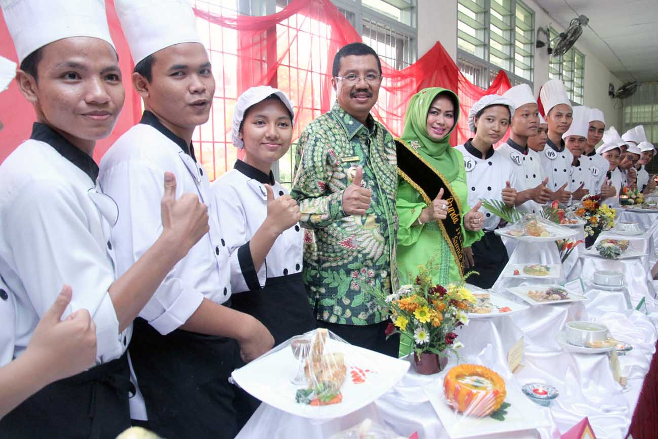 Evi Diana Dinobatkan Jadi Bunda Trendy
