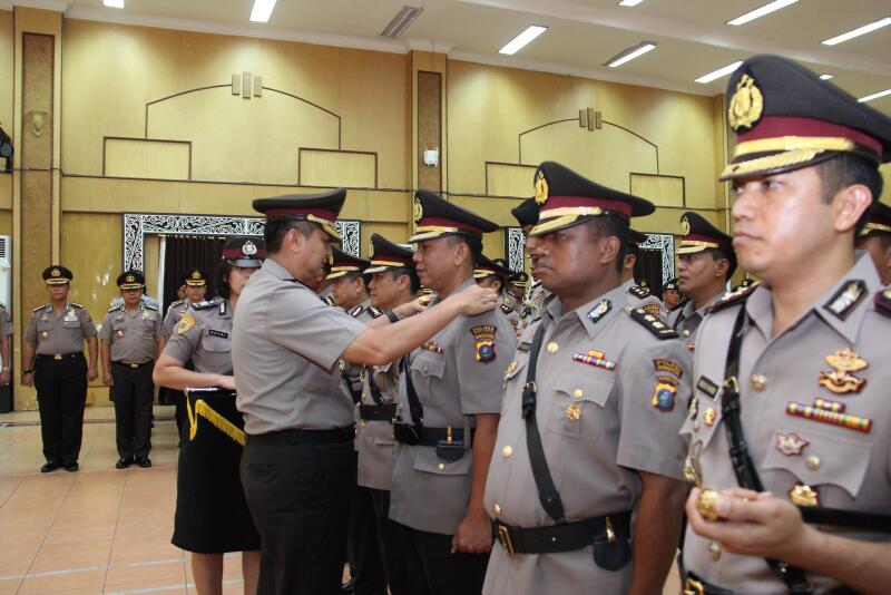 Dua Pejabat Utama Poldasu dan 6 Kapolres Dilantik