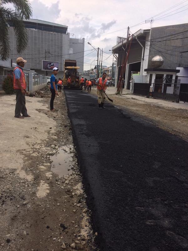Dinas PU Aspal Kembali Jln Mataram