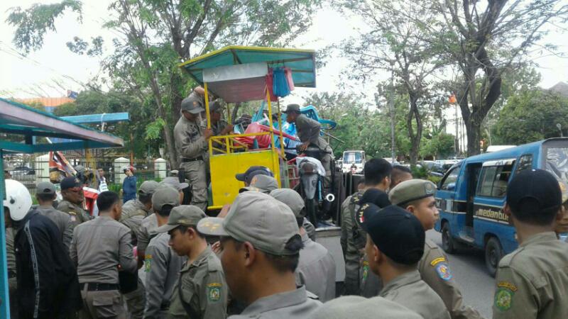 Satpol PP Kembali Tertibkan PK5  Dr Mansyur dan Sei Sikambing