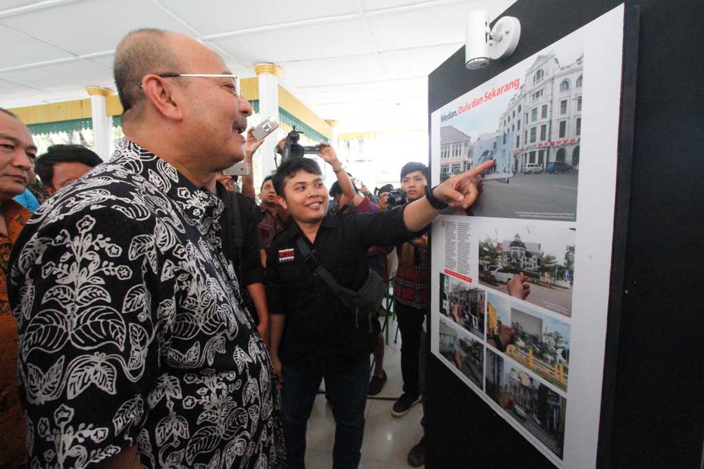 Eldin Buka Pameran Foto Kaleidoskop 2016