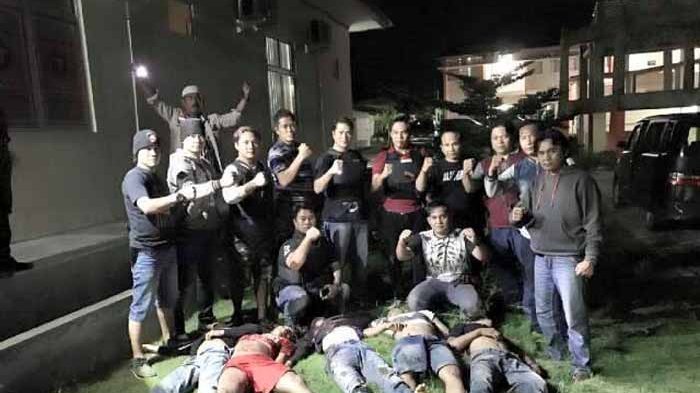 Kasat Reskrim Digarap Provost Mabes Akibat Pose Dengan Mayat Begal