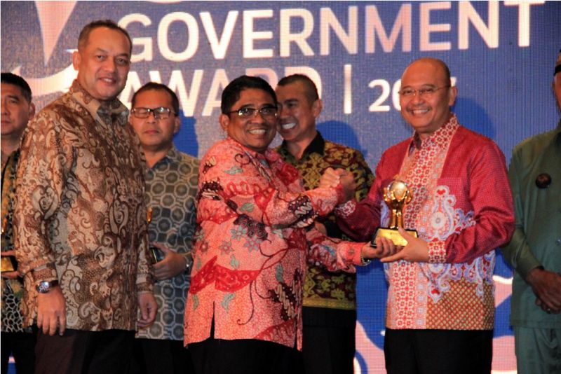 Eldin Terima Penghargaan Government Award dari Majalah Sindo Weekly