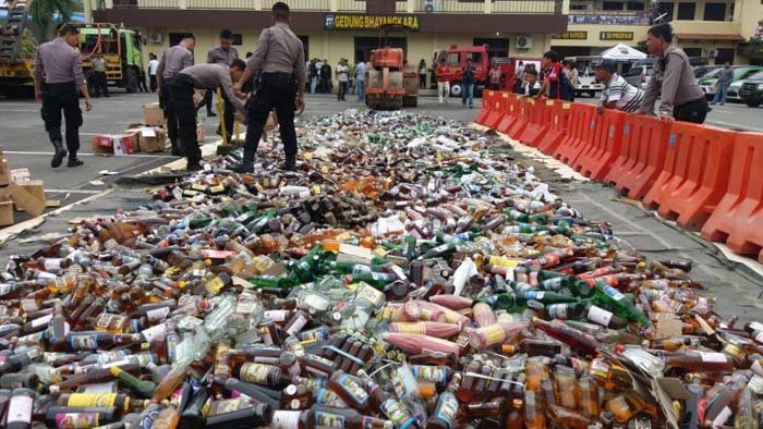 Hasil Ops Pekat 2017 Polrestabes Medan Musnahkan 11.426 Botol Miras
