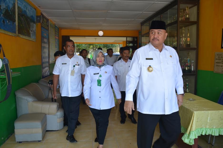 Ngogesa Tinjau Pelaksanaan UNBK di SMPN 1 Binjai