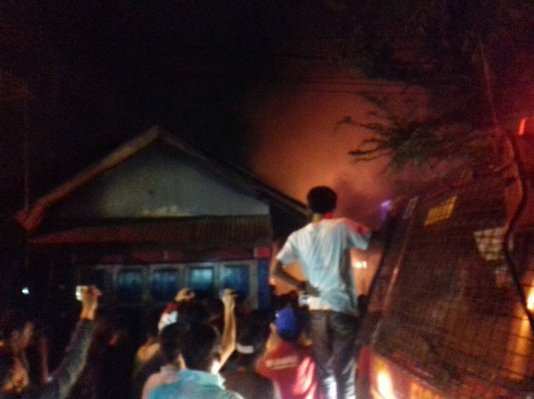 Saat Bersantap Sahur Listrik Padam 5 Rumah di Medan Selayang Terbakar