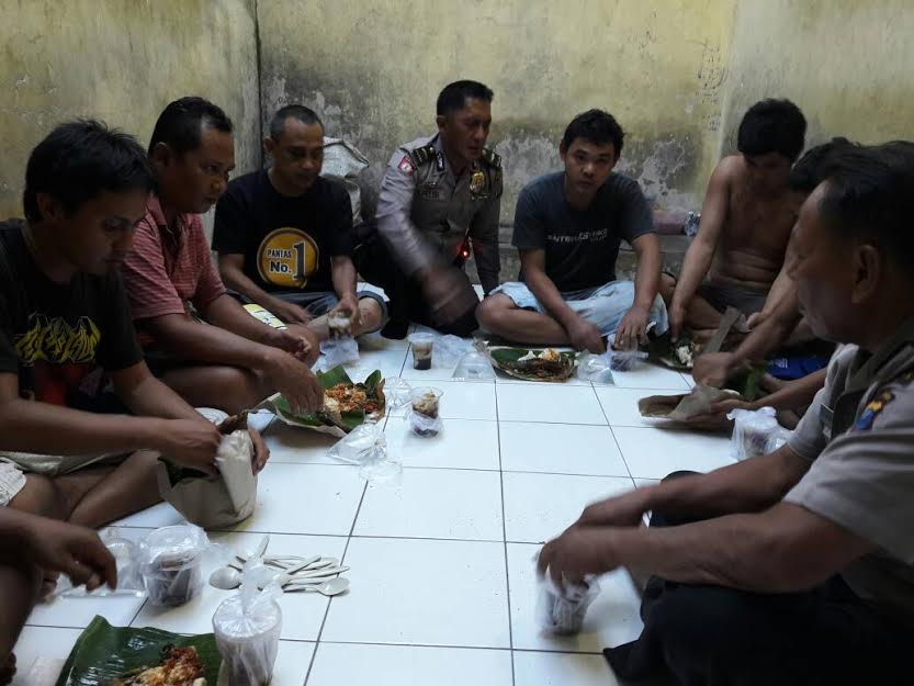 Polsek Delta Bukber Dengan Tahanan
