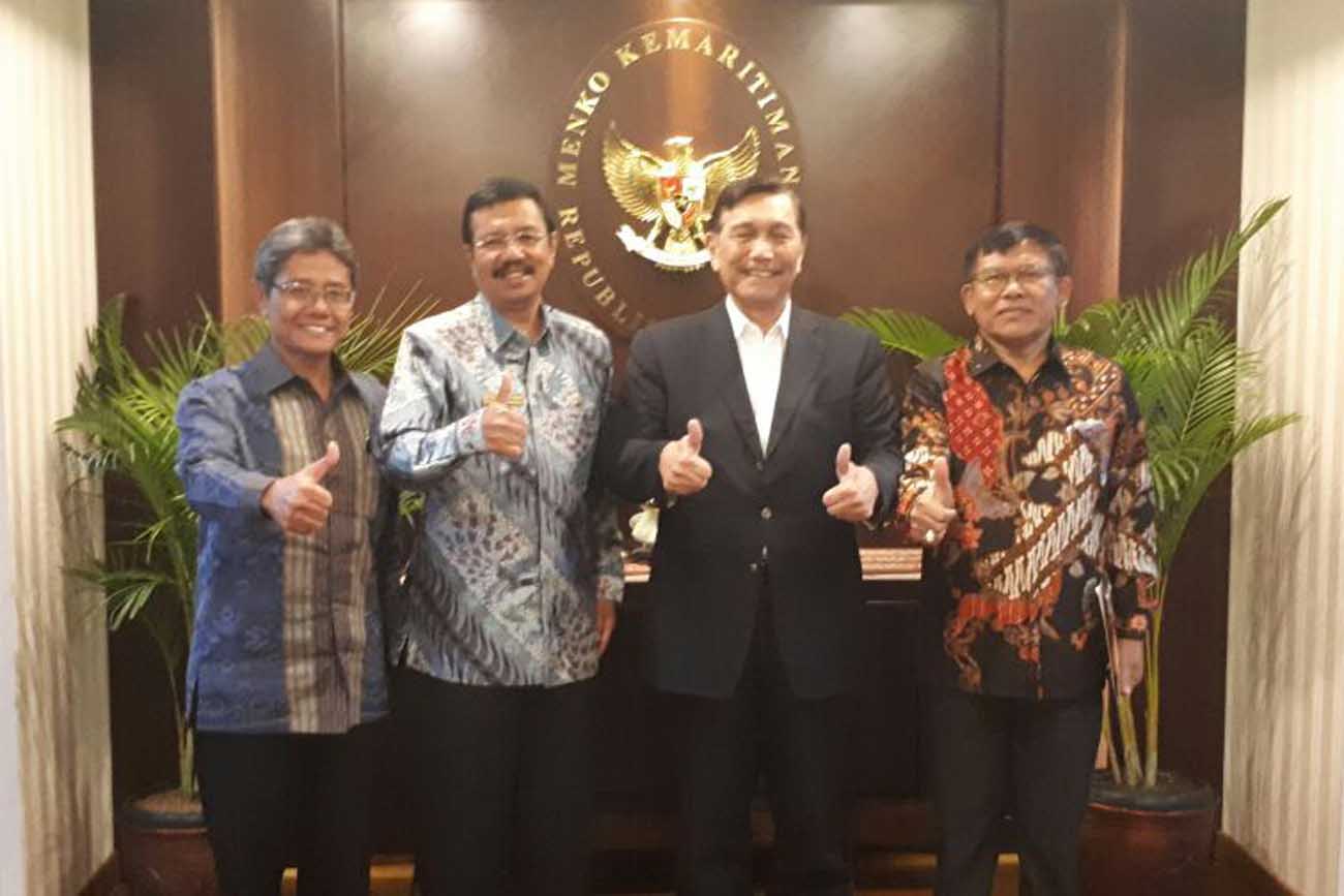 Menko Maritim Luhut dan Tengku Erry Bicarakan Infrastuktur ke Danau Toba