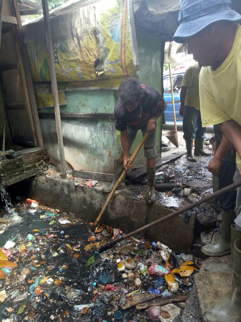 Dinas PU Normalisasi Gorong Gorong Jalan Bilal