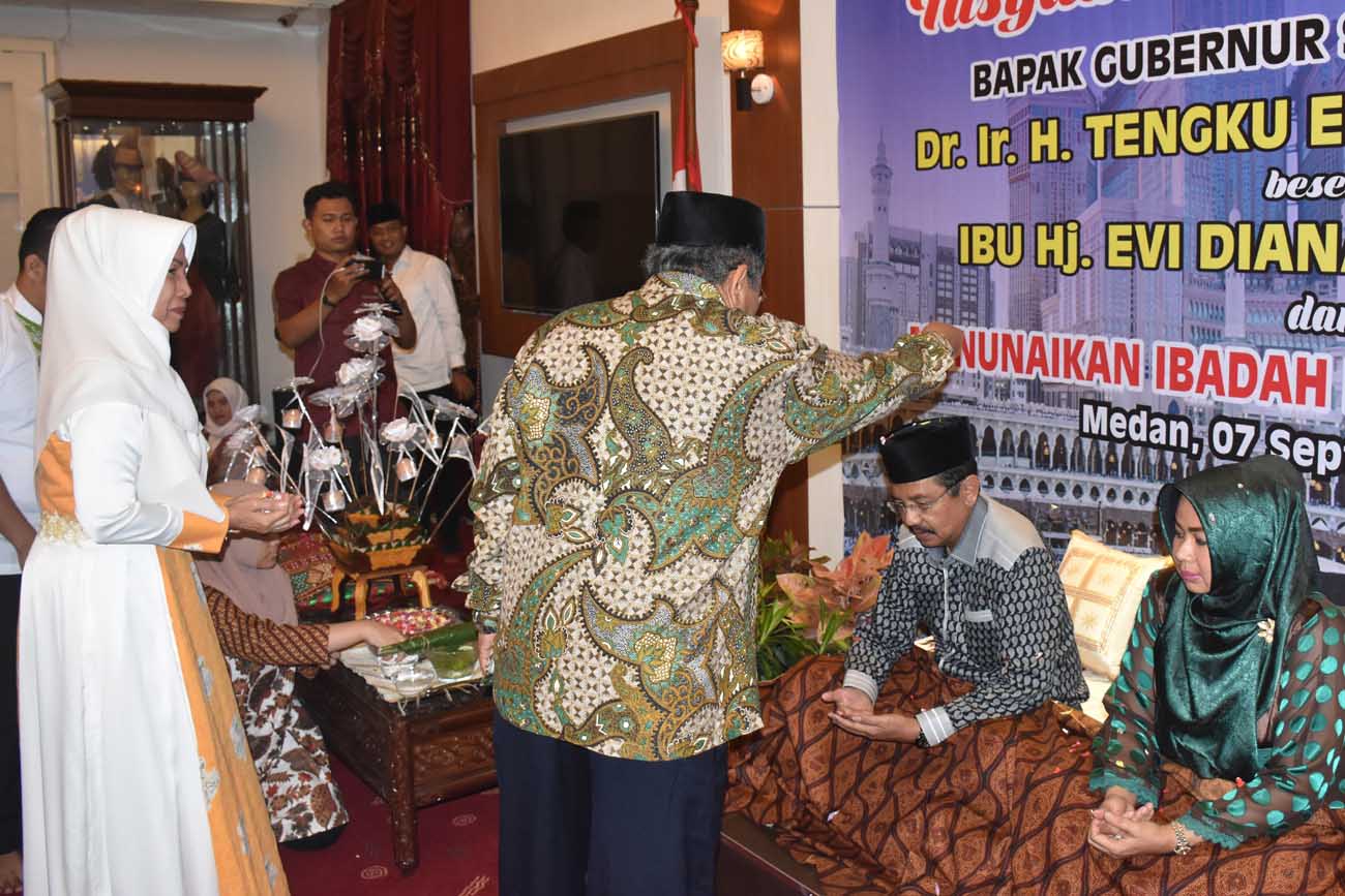 Marhaban Sambut Kedatangan Tengku Erry dan Istri Dari Makkah