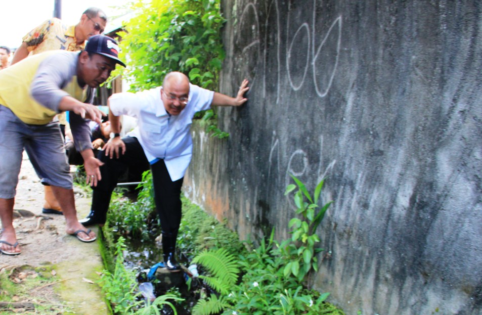 Drainase Jalan Sembada Dikorek