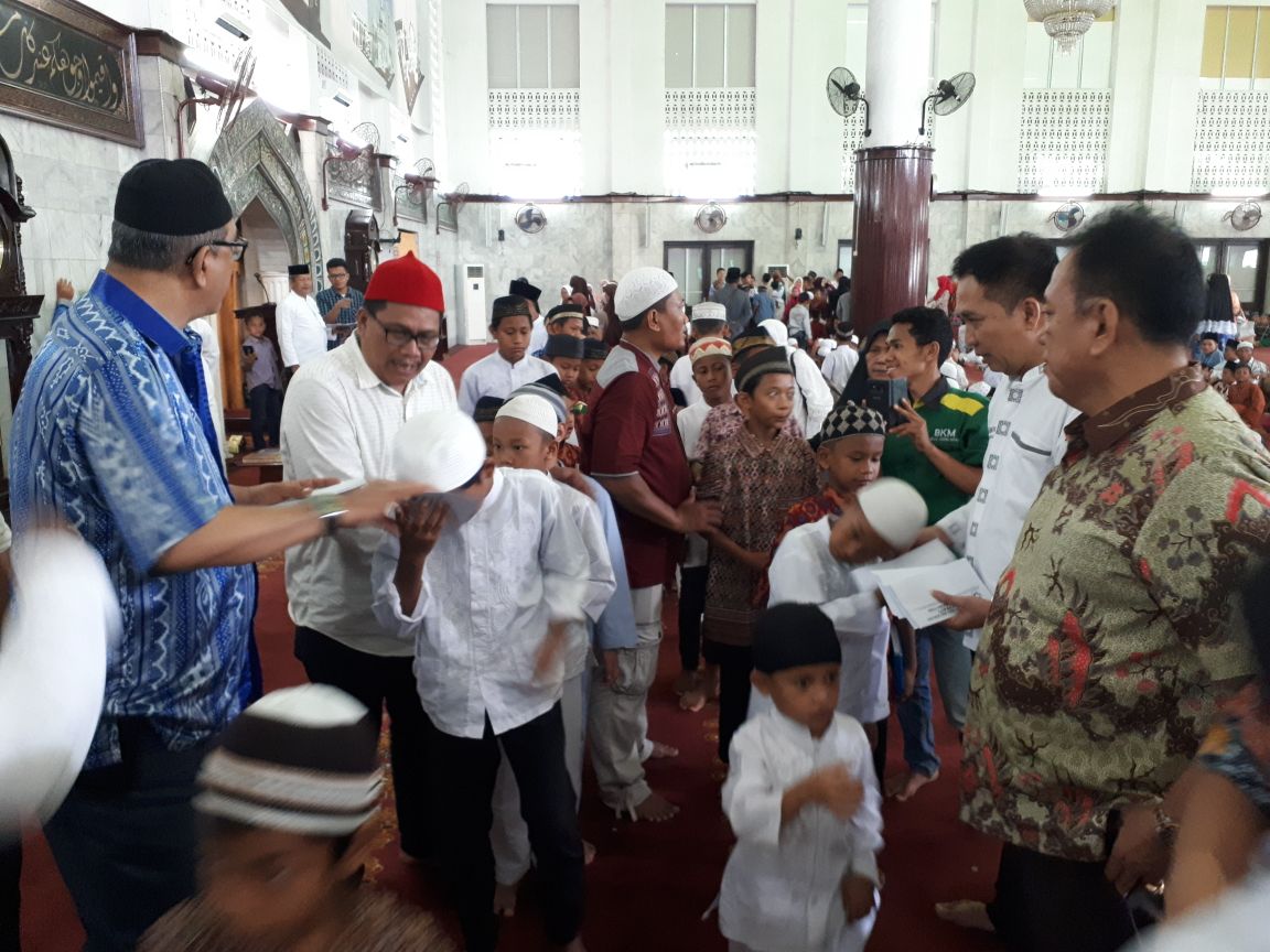 BKM Masjid Agung Santuni 500 Anak Yatim