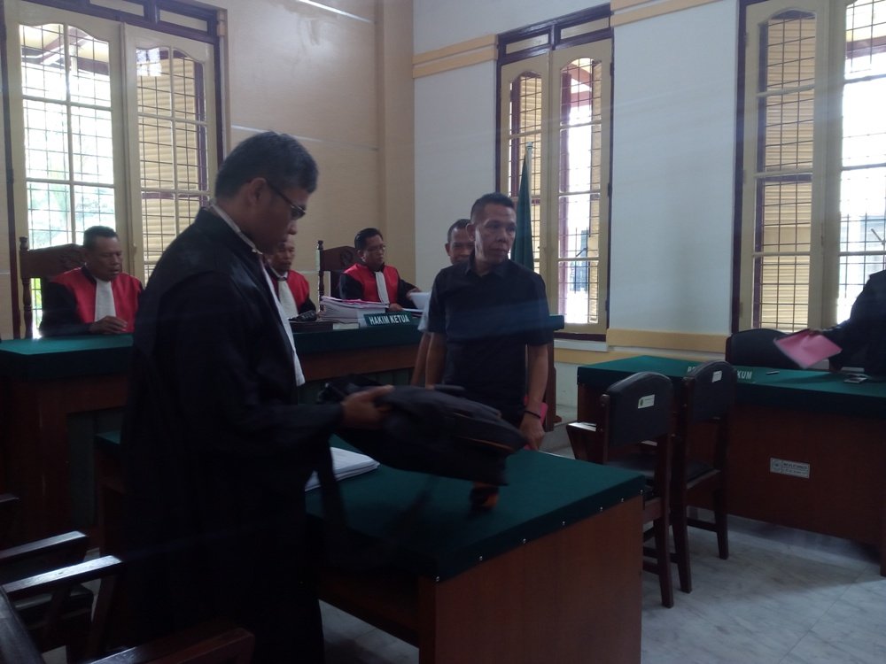 Mantan Kadis PU Tersenyum Dituntut Selama 6 Tahun Penjara